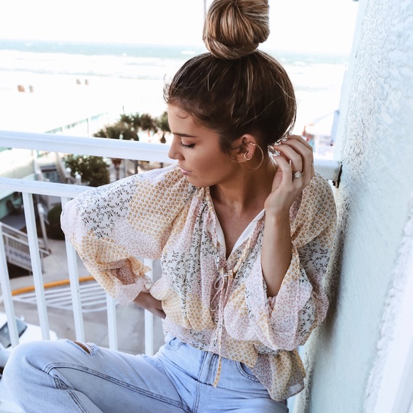 Patterned flowy blouse - Picture 2 of 7